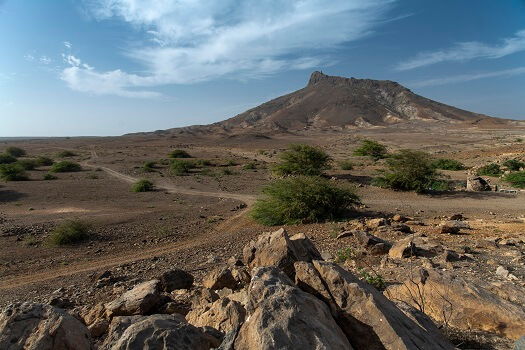 vista da rocha estância, na ilha da boa vista, em cabo verde