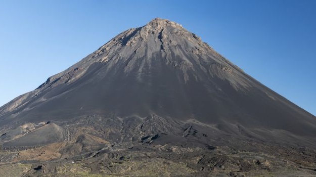 cabo-verde-entre-lava-e-vinhas-uma-aventura-de-3-dias-na-ilha-do-fogo-003.jpg