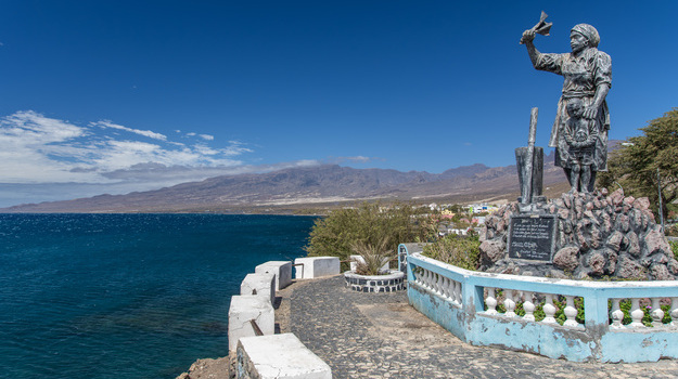 estatua-mulher-cabo-verdiana-ilha-santo-antao.jpg