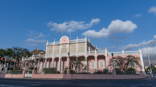 palacio-do-povo-ilha-sao-vicente-cabo-verde.jpg