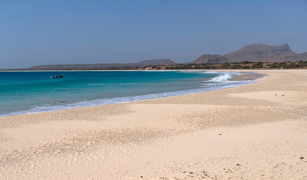 praia-santa-monica-boavista-cabo-verde.jpg